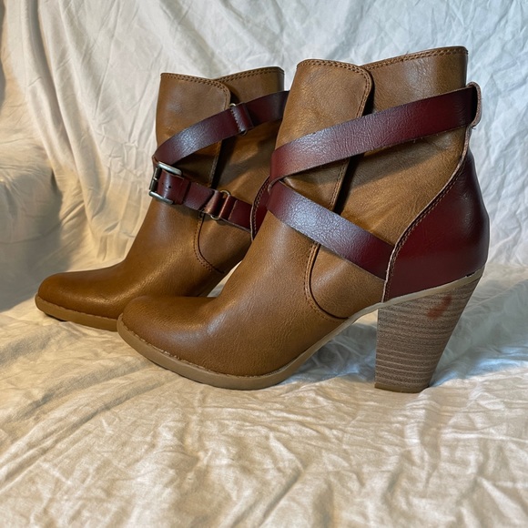 American Eagle Outfitters brown/burgundy booties - Picture 3 of 9